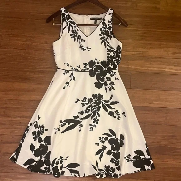 White House Black Market A-Line Sleeveless V-Neck Cocktail Dress with  Pockets